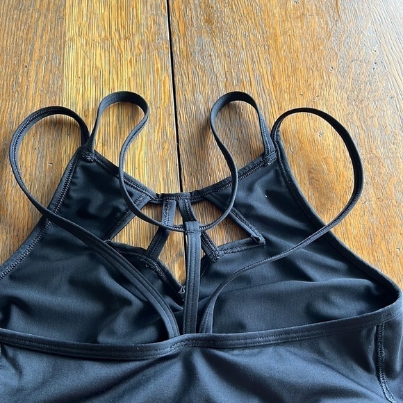 Victoria Secret Sport Bra size xs black straps cross in back - Picture 3 of 15